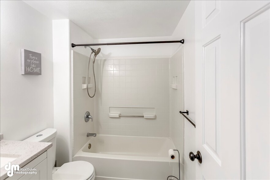 Building Photo - 8973 Northwood Park Cir