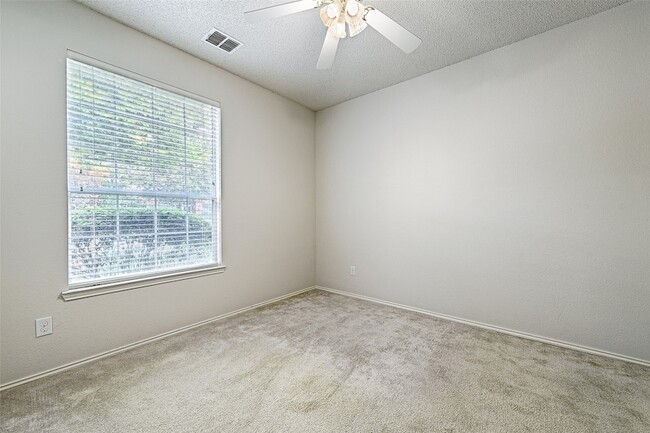 Building Photo - 9701 Thorncliff Dr