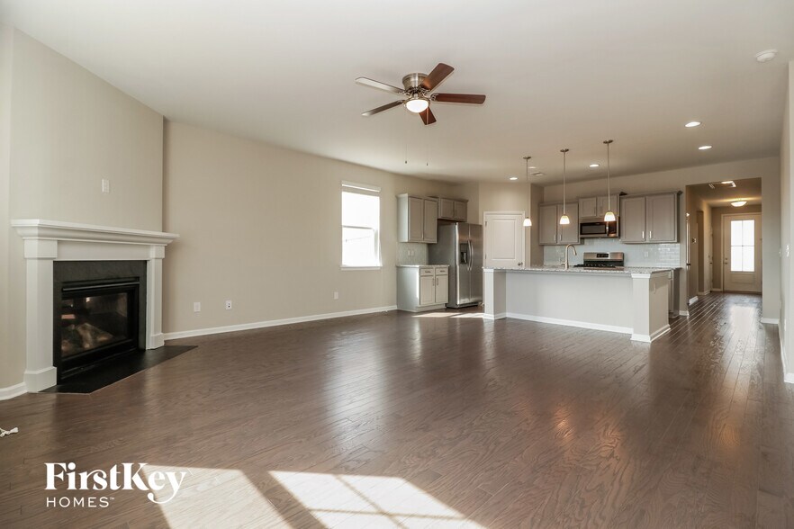 Building Photo - 458 Zenith Blvd