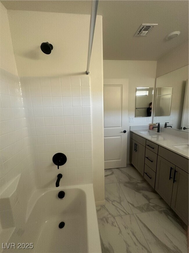 Building Photo - 6634 Tumoulin St