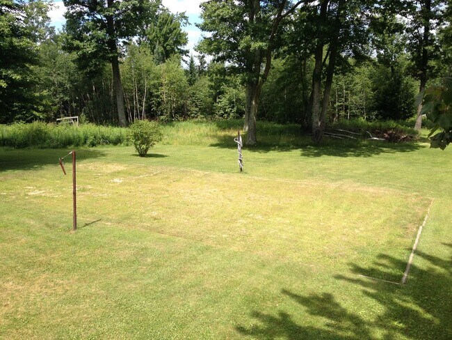 Building Photo - 3-bedroom Home on Private Country Lot with 2 acres & 4-car garage