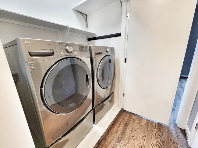 Building Photo - 1324 Delano St