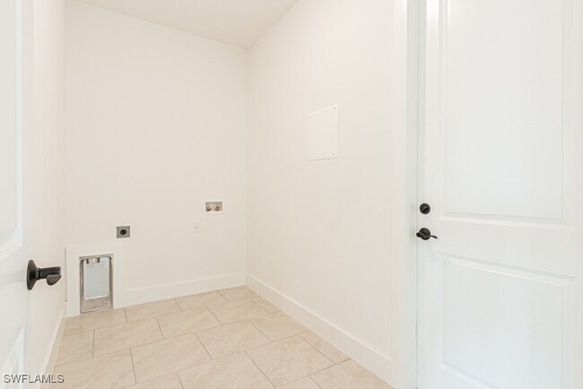 Building Photo - 420 NW 18th Pl