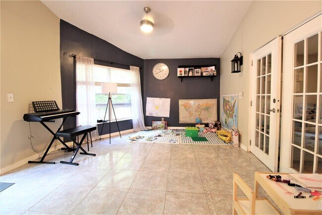 Building Photo - 10005 Cypress Meadows Ln