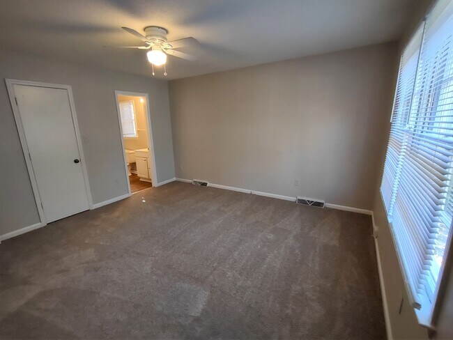 Building Photo - Beautiful Duplex Home Located in the Stone...