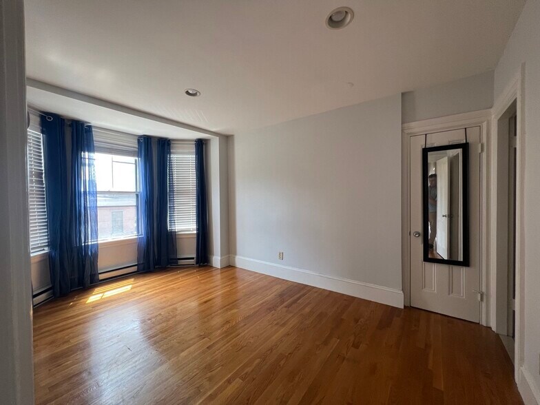Building Photo - 583 Massachusetts Ave