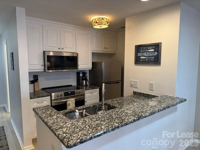 Building Photo - 368 Northwest Dr