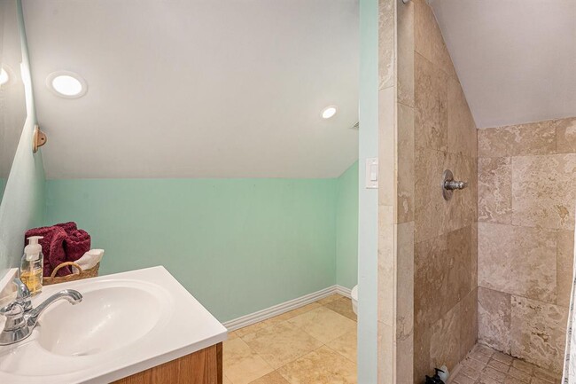 Building Photo - 3306 Avenue R