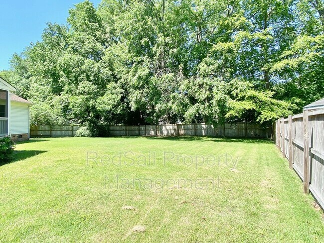 Building Photo - 802 Tiverton Pl