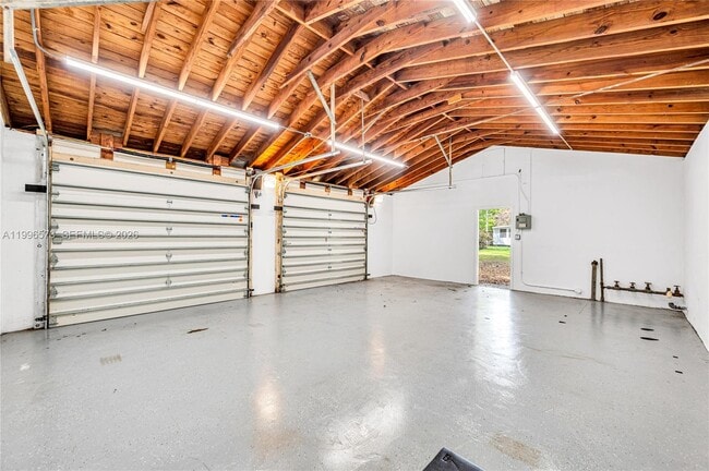 Building Photo - 1280 NE 115th St