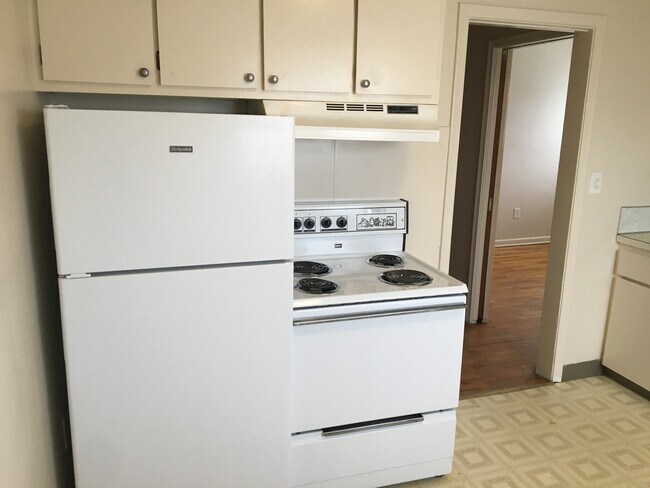 Building Photo - G 2288 E Hemphill Rd Apt (Range 1 - 4)