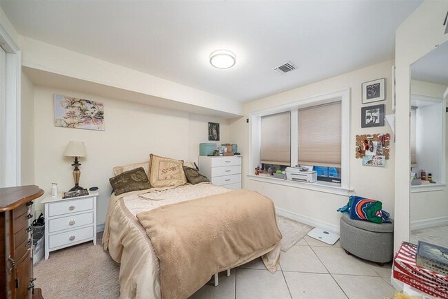 Building Photo - 313 4th St