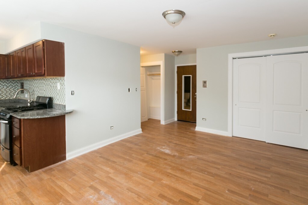 Building Photo - 701 Elm Pl