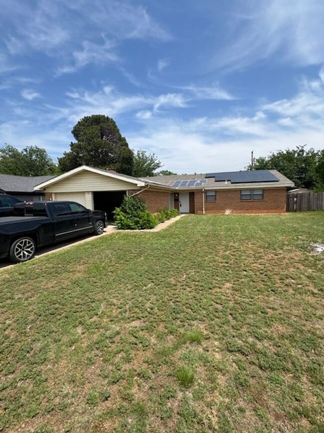 Primary Photo - 1281 N Willis St