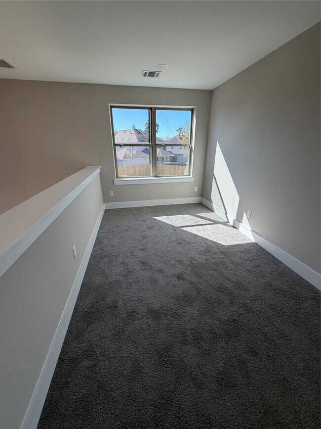 Building Photo - 20003 Venetto St