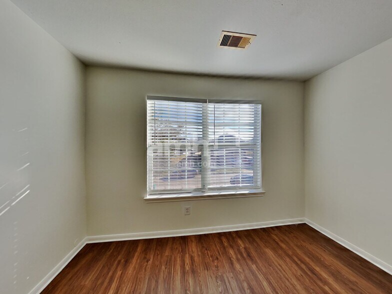 Building Photo - 9245 Clearwood Landing Blvd