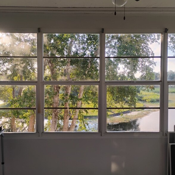 Florida Room - 9460 Poinciana Pl