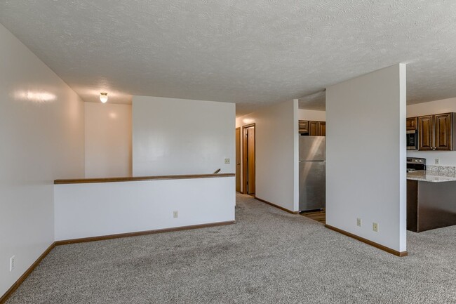 Building Photo - Spacious Duplex Close to Schools, UNL, Haymarket, and I-80 TOTALLY REMODELED