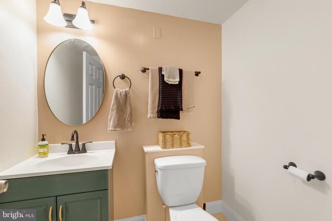 Building Photo - 239 E Thompson St