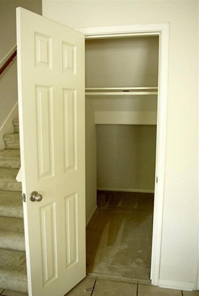 Building Photo - 18 Milepost Ct