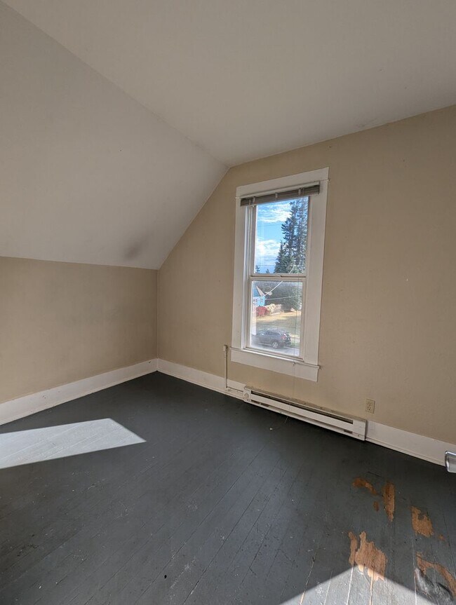 Building Photo - $1,000 Grocery Store Gift Card! 4 Bedroom,...