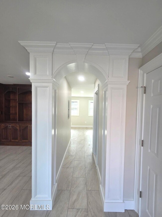 Building Photo - 92 Village Green Way