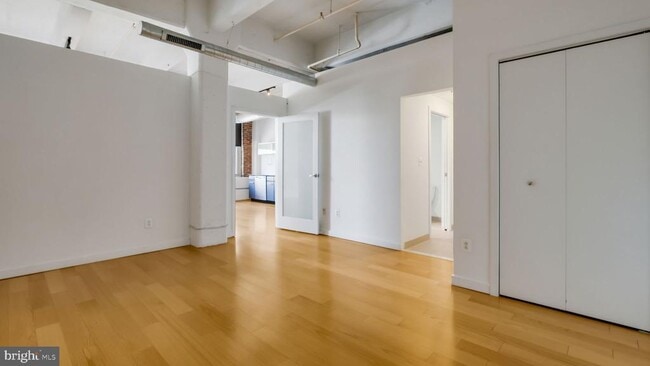 Building Photo - 444 N 4th St