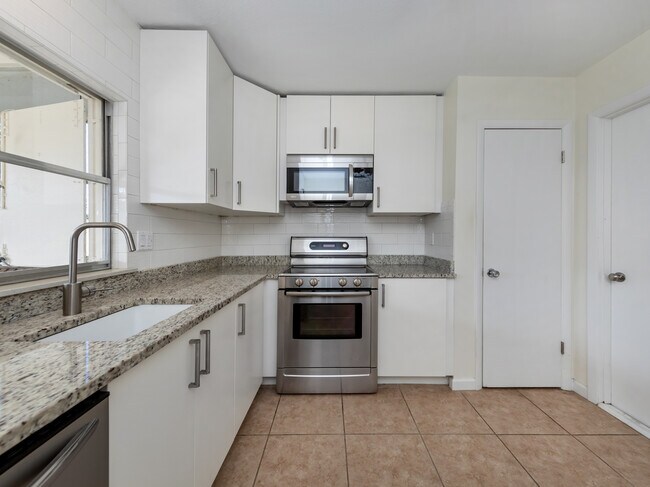 Building Photo - 438 Clover Rd