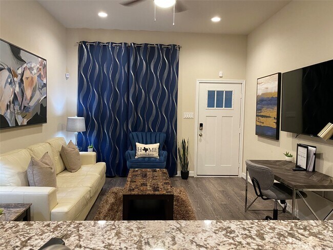 Building Photo - 3144 Southmore Blvd