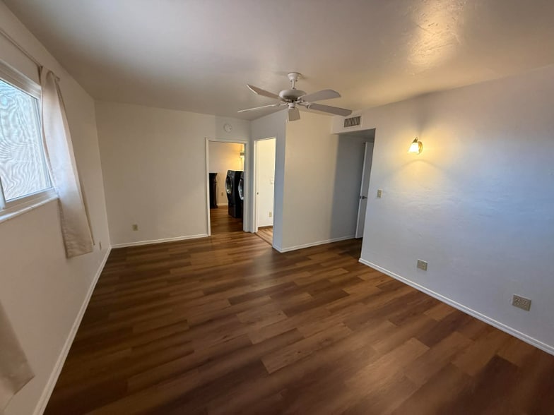 Building Photo - 348 W Via Del Heroe