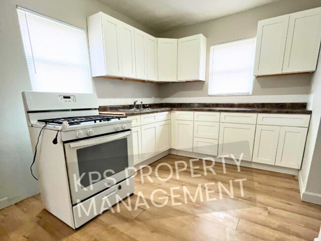 Building Photo - 665 S Kansas St