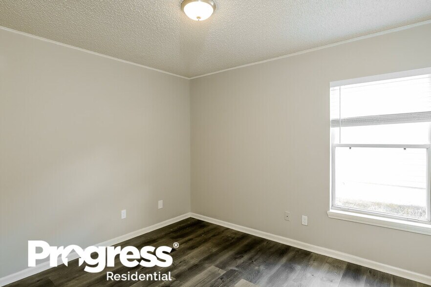 Building Photo - 1126 Brookwood Bluff Rd E