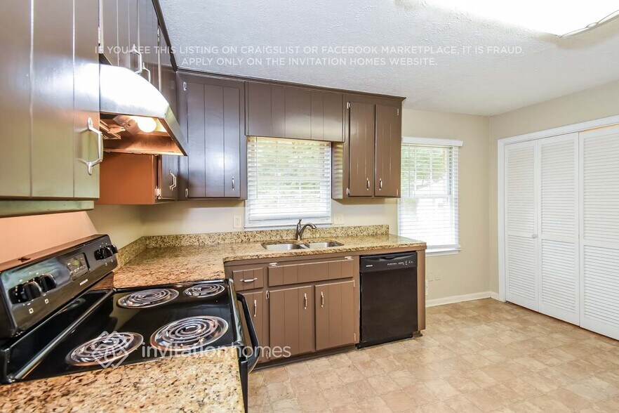 Building Photo - 404 Seneca Ct