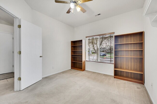 Building Photo - $2,100.00 - 3 Beds, 2 Baths, Single Family...