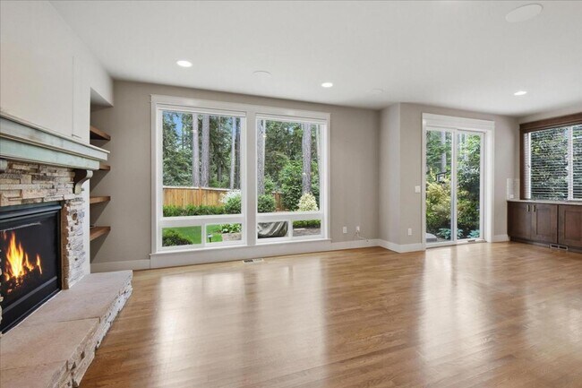 Building Photo - 4bd/4.5ba Sammamish Home