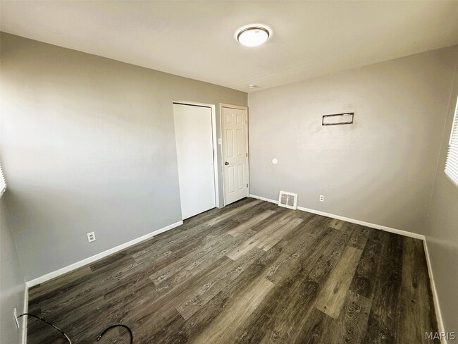 Building Photo - 323 Shepley Dr