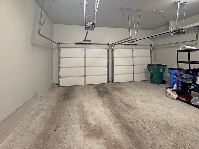 Building Photo - 117 Beneteau Dr