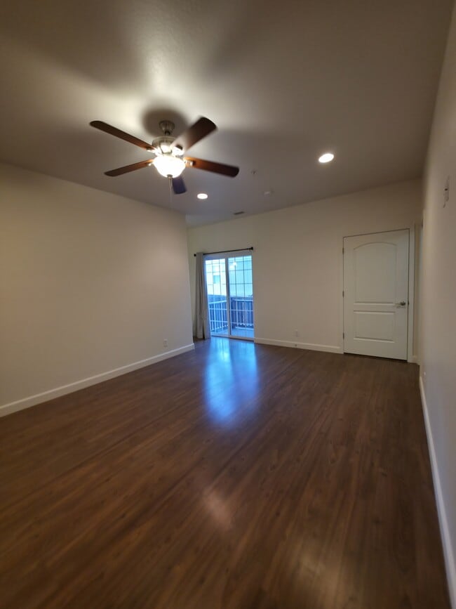 Building Photo - 2512 W Pikes Peak Dr