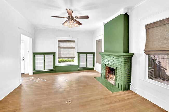 Building Photo - 608 W Hopkins St
