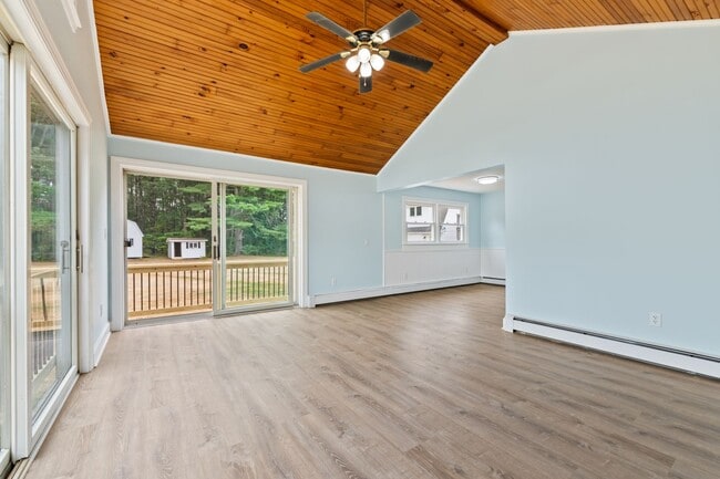 Building Photo - 381 Littlefield Rd