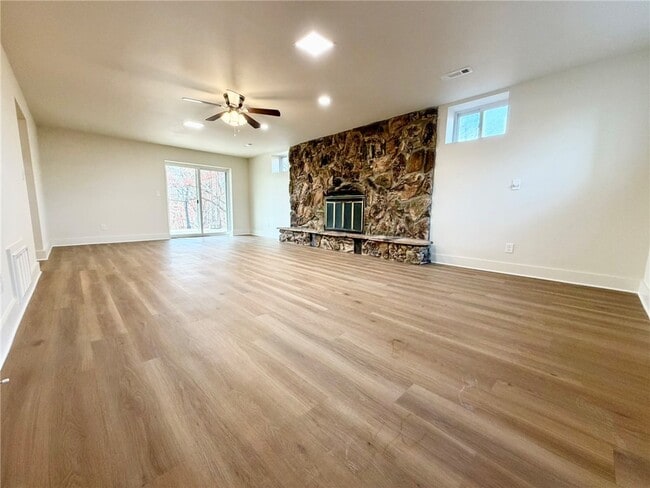 Building Photo - 14911 Dutchmans Dr