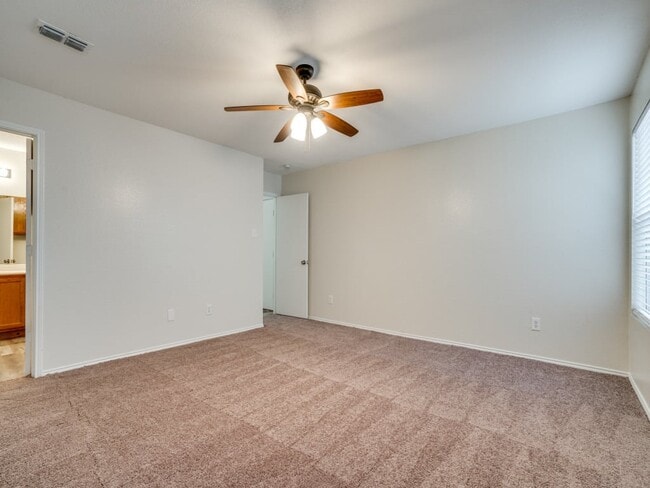 Building Photo - 725 Lovern St