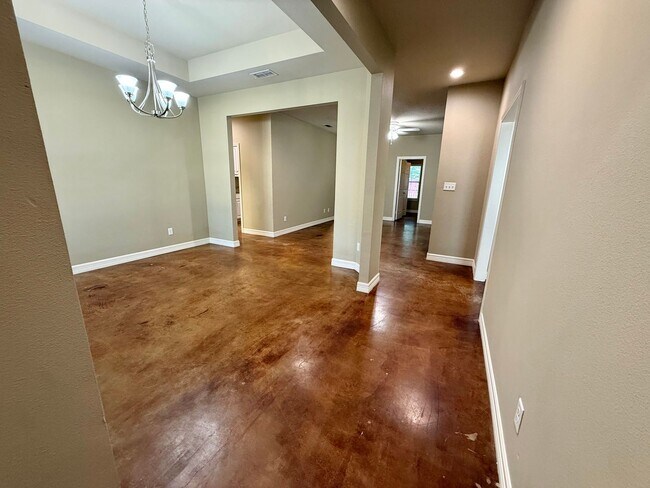 Building Photo - 818 TX-110