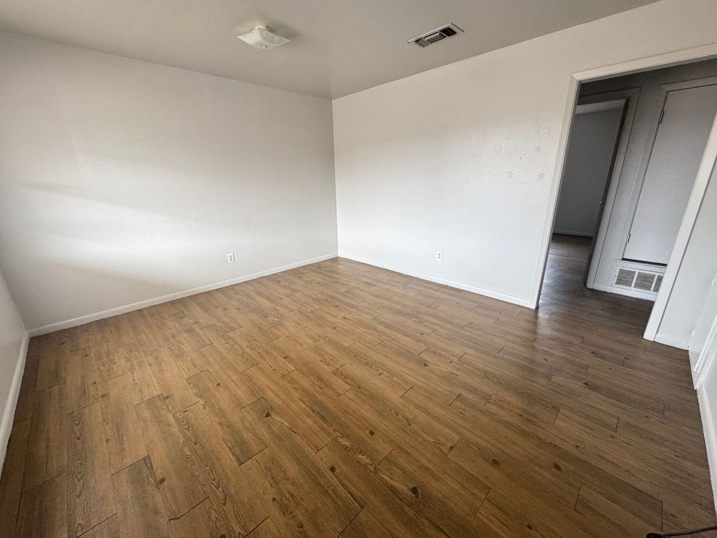 Building Photo - 611 Sunset Ln