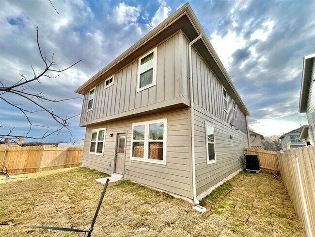 Building Photo - 3200 College Park Dr