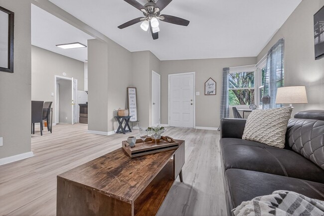 Building Photo - 901 S Madison Dr