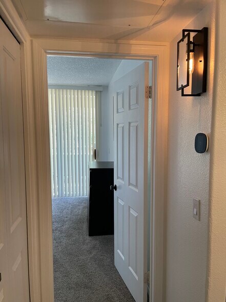 Building Photo - 1825 W Ray Rd