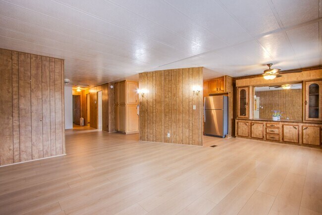 Building Photo - 55+ community 2 bed 2 bath