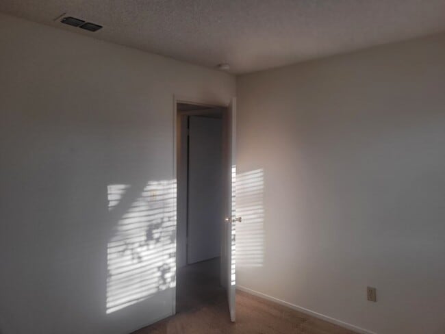 Building Photo - Rosemont area home/great access to Hwy 50