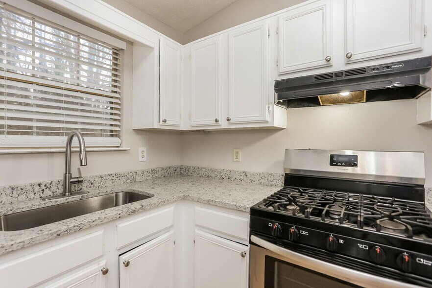 Building Photo - 2049 Pintail Cove